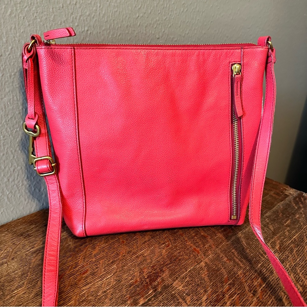Fossil Tara Crossbody in Cherry